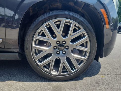 Certified 2025 GMC Yukon Denali Ultimate w/ LPO, Floor Liner Package AWD/4WD image 33