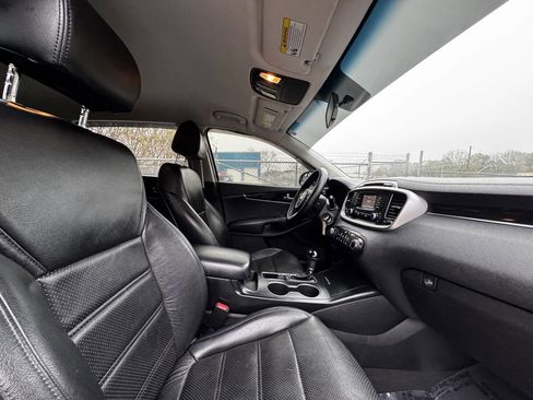 Used 2018 Kia Sorento L image 15