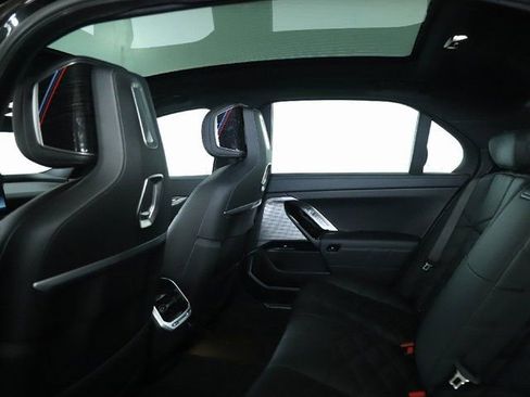 Used 2025 BMW 740i xDrive image 18