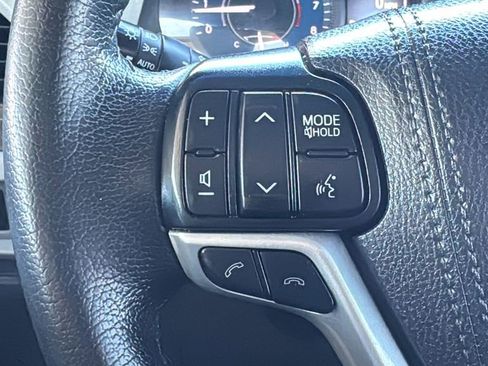 Used 2020 Toyota Sienna XLE w/ XLE Navigation Package image 12