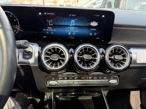 Used 2023 Mercedes-Benz GLB 250 GLB 250 w/ Premium Package image 18