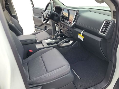 Used 2025 Nissan Frontier SV image 21
