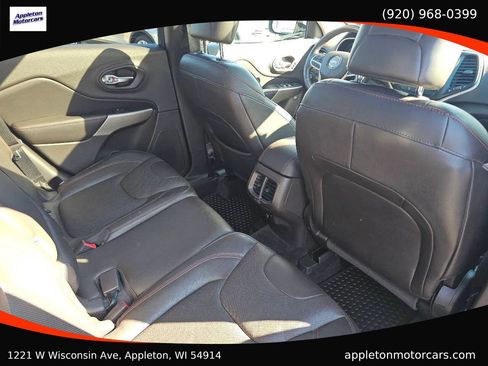 Used 2017 Jeep Cherokee Trailhawk image 31