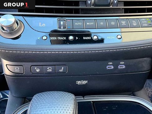 Used 2024 Lexus LS 500 F Sport w/ Dynamic Handling Package RWD image 32