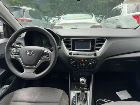 Used 2019 Hyundai Accent SE FWD image 3