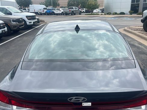 Used 2024 Hyundai Elantra SEL FWD image 6