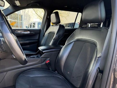 Used 2021 Jeep Grand Cherokee L Laredo image 2