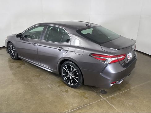 Used 2018 Toyota Camry SE image 18