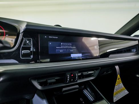 New 2026 Porsche Cayenne Coupe AWD/4WD image 17