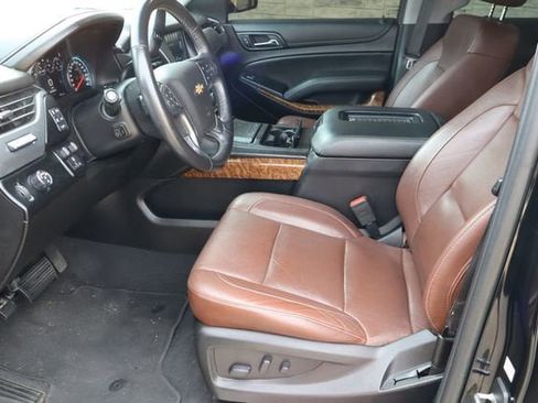 Used 2019 Chevrolet Tahoe Premier w/ Premier Plus Edition RWD image 17