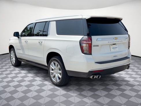 Certified 2024 Chevrolet Suburban High Country AWD/4WD image 3