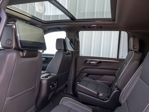 New 2026 Chevrolet Suburban Premier image 18