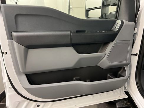New 2025 Ford F550 4x4 Regular Cab Super Duty image 26