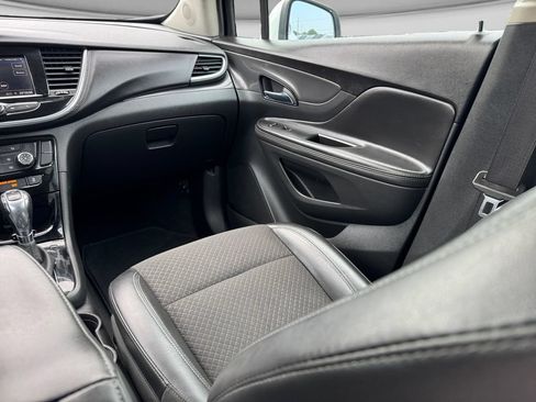 Used 2021 Buick Encore Preferred AWD/4WD image 23