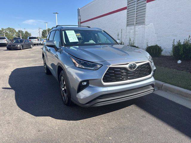 Certified 2021 Toyota Highlander XLE FWD image 1
