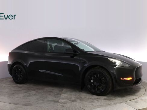 Used 2023 Tesla Model Y Long Range image 14