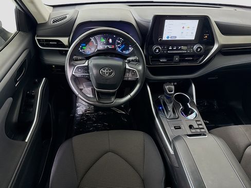 Used 2024 Toyota Highlander XLE image 17