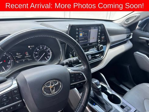 Used 2020 Toyota Highlander Limited FWD image 4