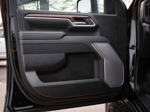 Used 2025 Chevrolet Silverado 2500 High Country w/ High Country Premium Package image 14