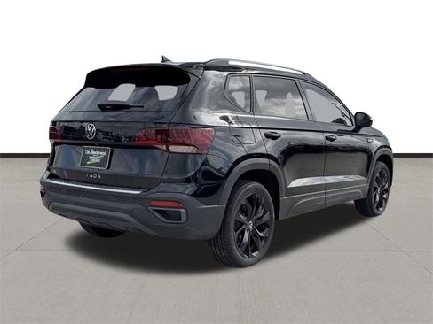 New 2024 Volkswagen Taos SE image 5