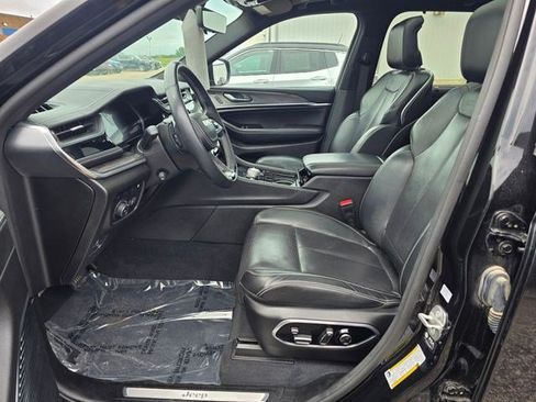Certified 2022 Jeep Grand Cherokee Overland w/ Advanced Protech Group III AWD/4WD image 14