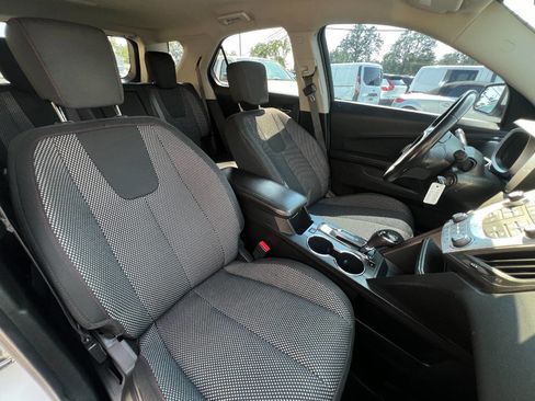 Used 2017 Chevrolet Equinox LT w/ Convenience Package image 26