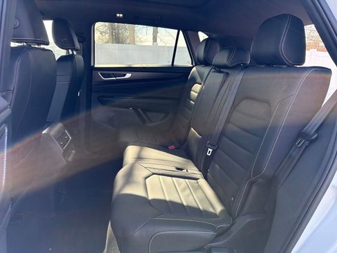 New 2026 Volkswagen Atlas Cross Sport SEL AWD/4WD image 32