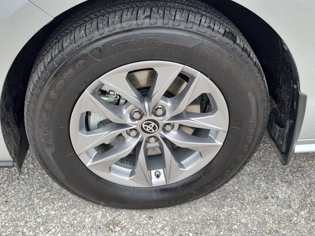 Used 2024 Toyota Sienna XLE FWD image 23