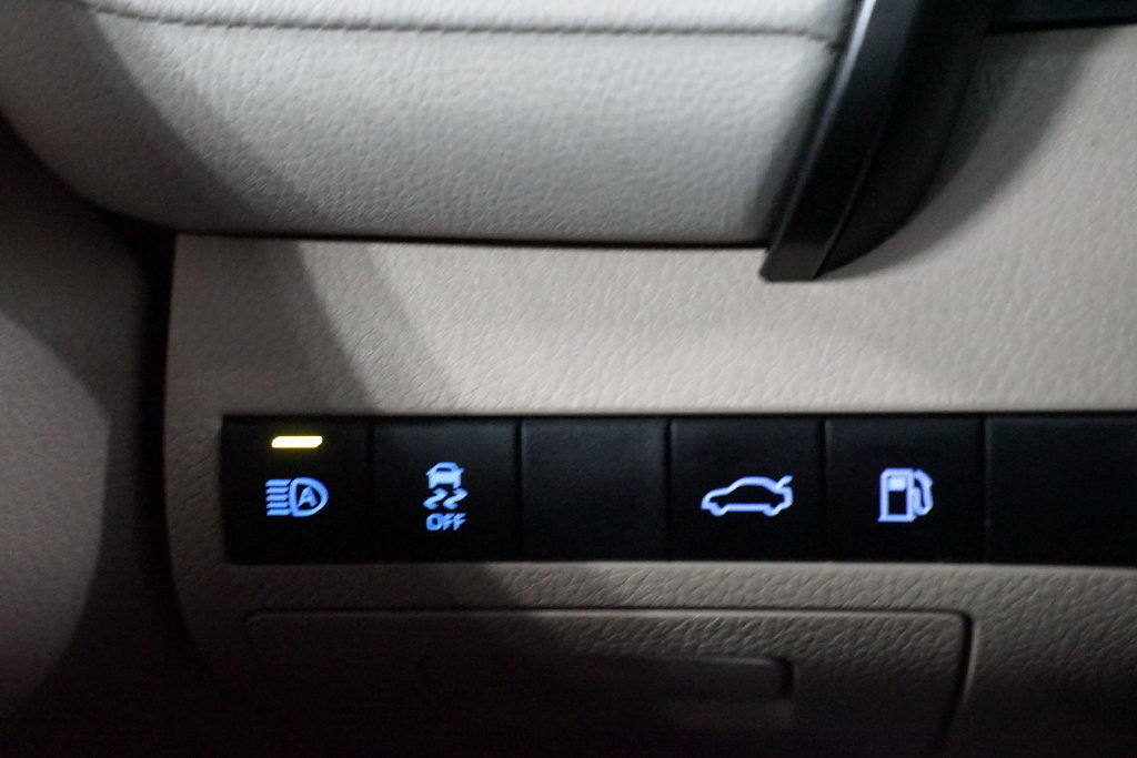 Certified 2018 Toyota Camry XLE FWD image 24