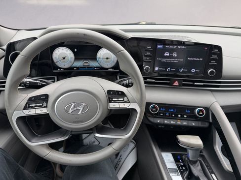 Used 2022 Hyundai Elantra SEL w/ Convenience Package image 10