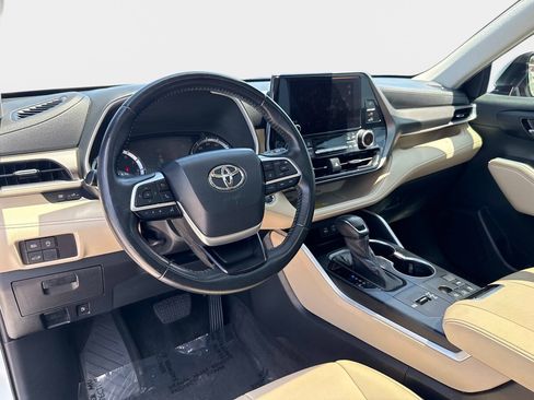 Used 2023 Toyota Highlander XLE FWD image 15