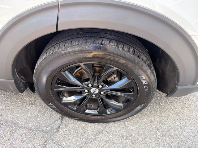 Used 2021 Ford Explorer XLT w/ Equipment Group 202A AWD/4WD image 5