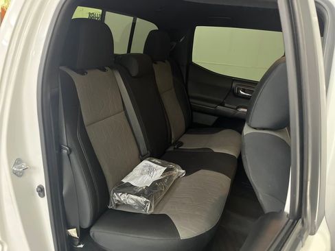 Used 2021 Toyota Tacoma TRD Off-Road image 20