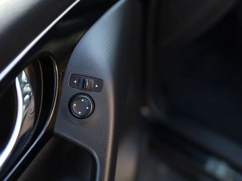 Used 2018 Nissan Rogue Sport SL w/ SL Premium Package image 11