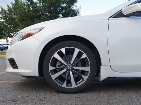 Used 2016 Nissan Altima 2.5 SR w/ LED Appearance Package FWD image 8