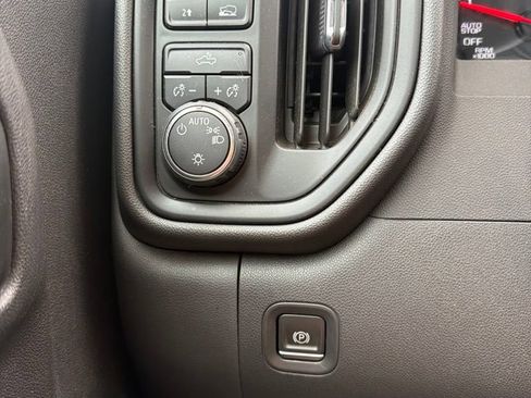 Used 2022 Chevrolet Silverado 1500 Custom AWD/4WD image 24
