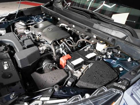 Used 2025 Toyota RAV4 XLE image 33