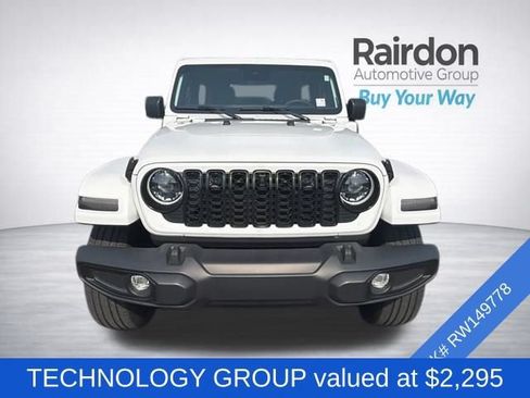 Used 2024 Jeep Wrangler Unlimited Sahara w/ Technology Group AWD/4WD image 2