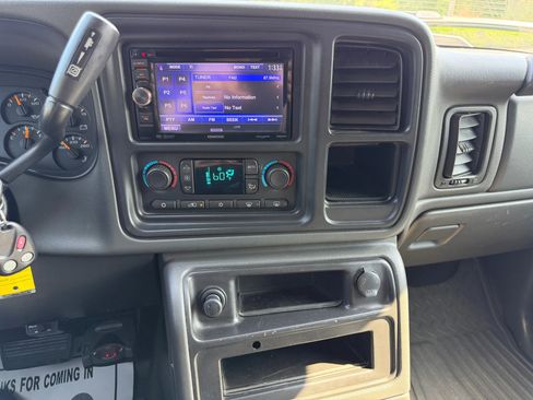 Used 2005 Chevrolet Silverado 2500 LT w/ Heavy-Duty Power Package RWD image 24