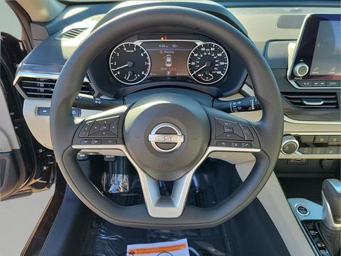 Used 2025 Nissan Altima 2.5 SV FWD image 22