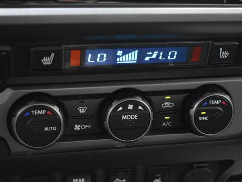 Used 2019 Toyota Tacoma TRD Sport AWD/4WD image 31