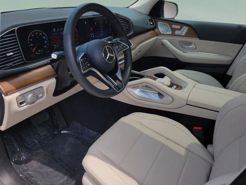 Certified 2026 Mercedes-Benz GLS 450 4MATIC image 24