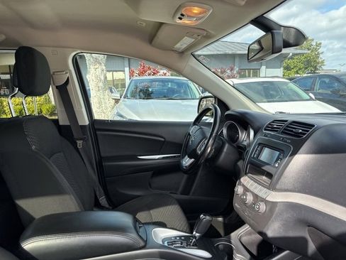 Used 2020 Dodge Journey SE w/ SE Popular Equipment Group image 11