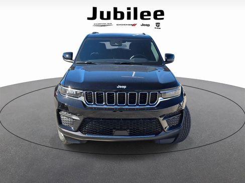 New 2025 Jeep Grand Cherokee Laredo X w/ Luxury Tech Group I RWD image 2