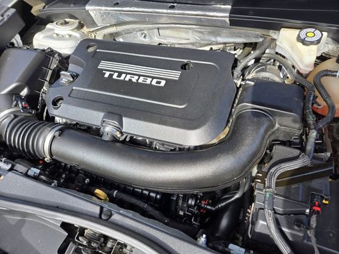 Used 2019 Cadillac XT4 Premium Luxury w/ Cold Weather Package image 17