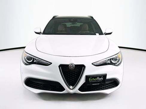 Used 2022 Alfa Romeo Stelvio Ti image 2