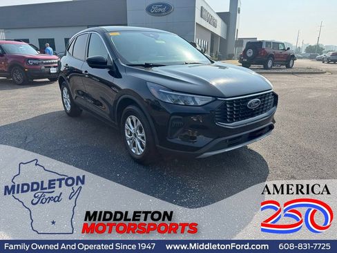 Used 2023 Ford Escape Active w/ Tech Pack #2 AWD/4WD image 1