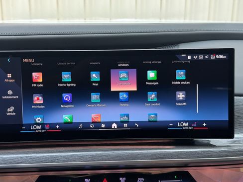 Used 2023 BMW i7 xDrive60 w/ Executive Package 2 AWD/4WD image 30