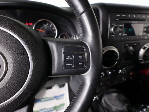 Used 2011 Jeep Wrangler Unlimited Rubicon AWD/4WD image 32