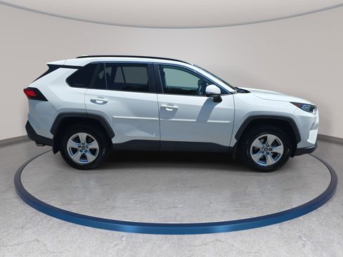 Used 2020 Toyota RAV4 XLE w/ Convenience Package AWD/4WD image 4